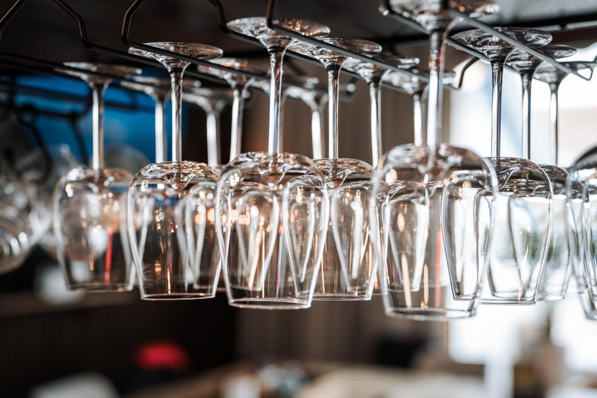 Hostel Мангейм Экстерьер фото Wine glasses hanging from a wine rack